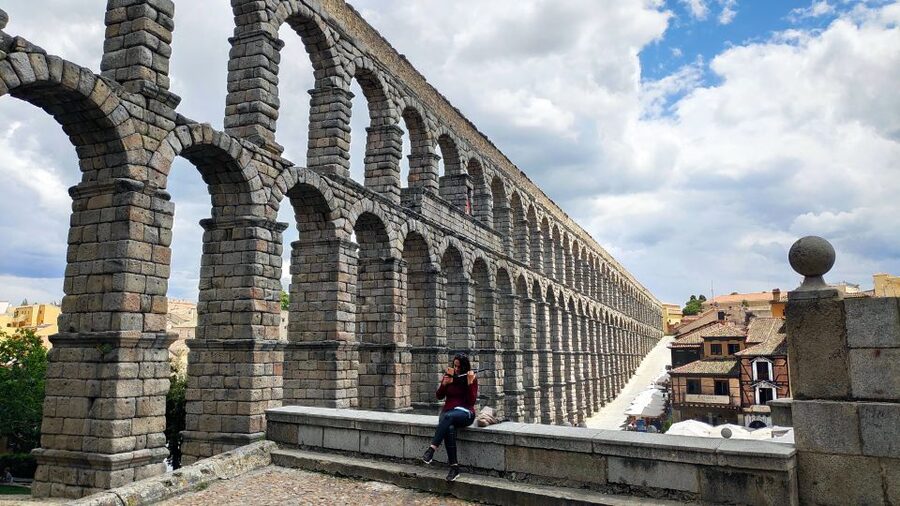 Madrid: Avila and Segovia Day Trip with Tickets to Monuments - Buses, Headsets, and the 70-Minute Return to Madrid