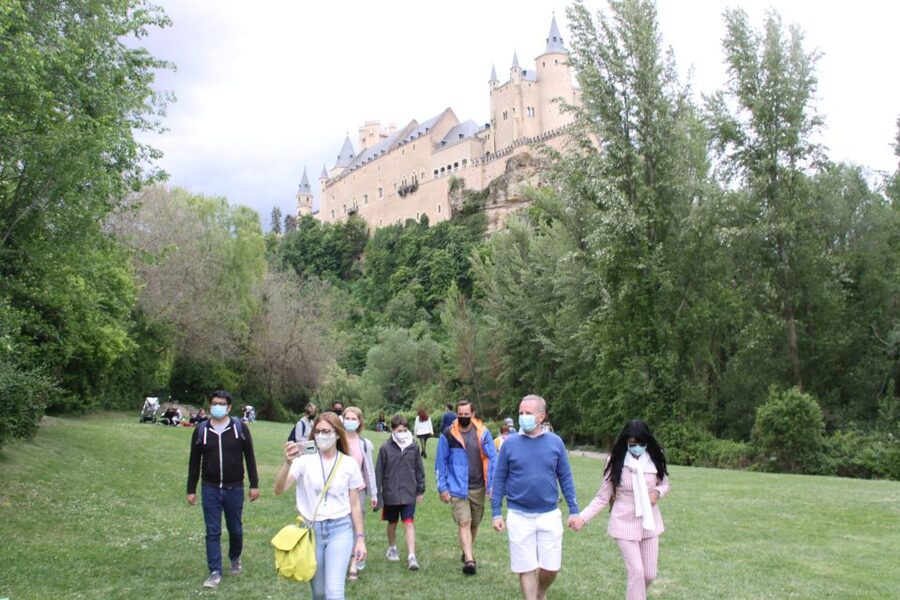 Madrid: Avila and Segovia Day Trip with Tickets to Monuments - Alcázar of Segovia: The Ship-Shaped Castle-Palace