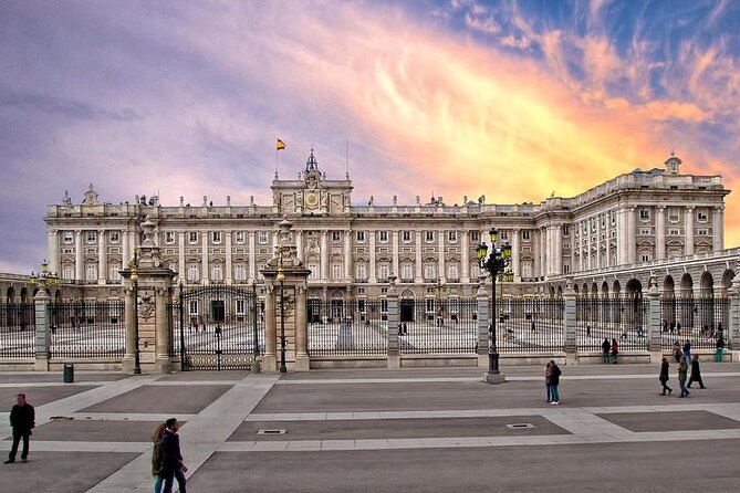Madrid Best Walking Tour: Old city and Royal sites - Small-Group Walking in Real Madrid Traffic: Pace, Ear Pieces, and Breaks