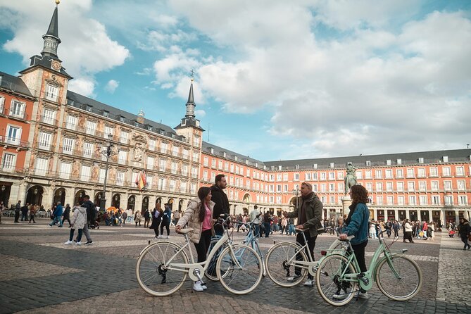 Madrid: City Highlights Guided Vintage Bike Tour - Mercado San Miguel tapas stop and Plaza Mayor under the same roofline