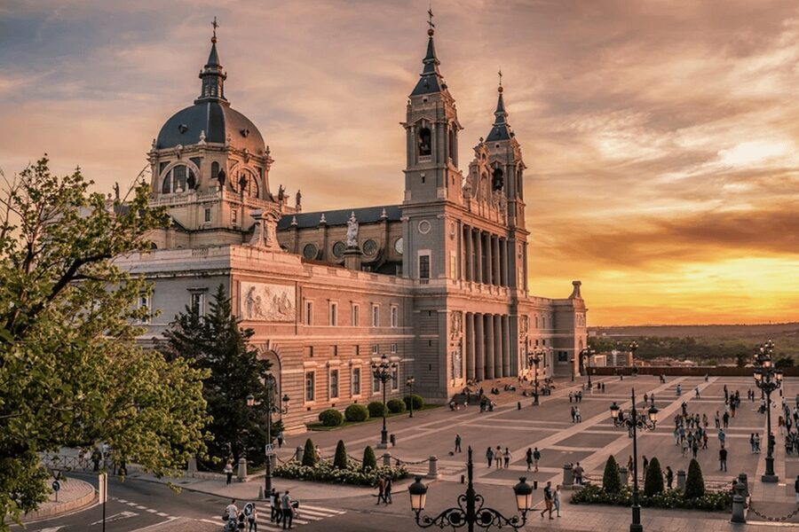 Madrid: City Highlights Guided Walking Tour - Key Points to Know Before You Go