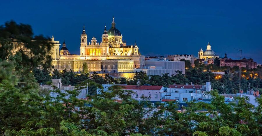 Madrid: City Highlights Guided Walking Tour - Meet in the Historical Quarter, Start on the Right Foot