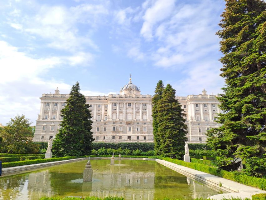 Madrid: City Highlights Guided Walking Tour - Parque del Oeste Views and the Plaza de España Big-Screen Moments