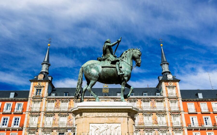 Madrid: City Highlights Guided Walking Tour - Plaza de la Villa and Mercado San Miguel, History Meets Daily Life