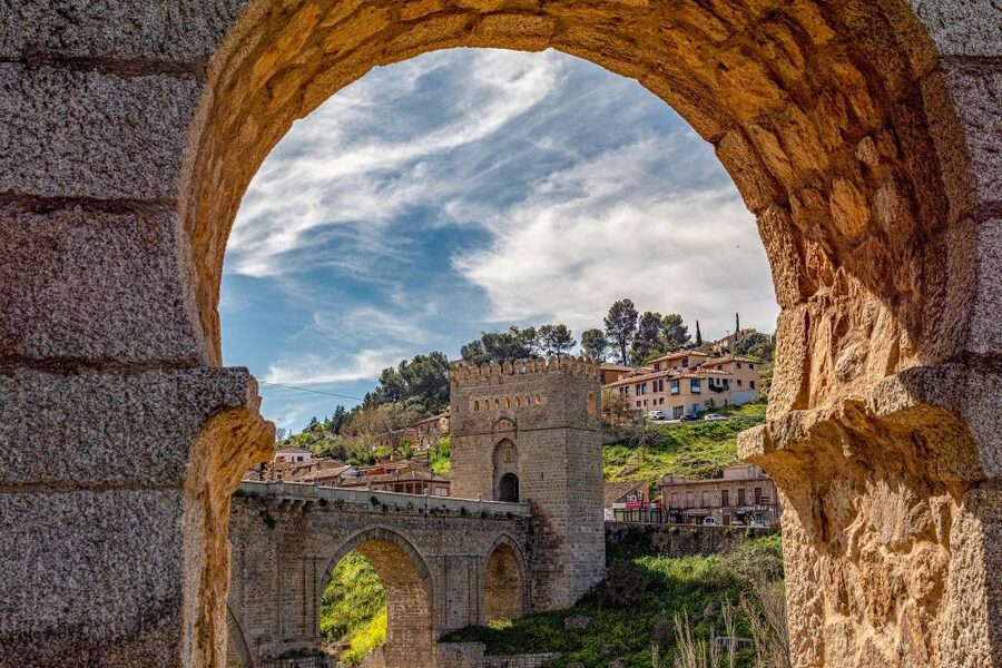 Madrid: Day Trip to Toledo with Walking Tour & Small Group - A smooth Madrid to Toledo plan that starts with the view