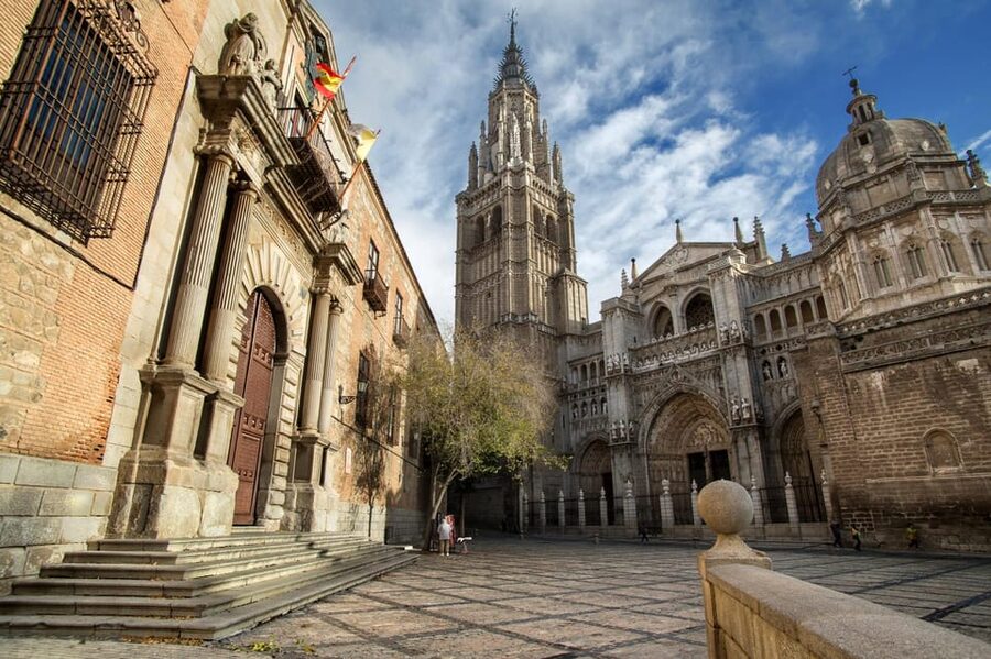 Madrid: Day Trip to Toledo with Walking Tour & Small Group - Languages, guides, and the difference great guiding makes