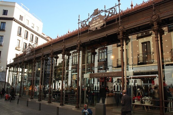 Madrid Discoveries Private Tour - Getting started at Plaza de Cánovas del Castillo, and how pickup works