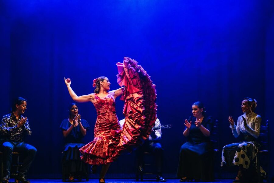 Madrid: "Emociones" Live Flamenco Performance - Choosing Seats in a Small Room: Front Tables vs General Admission