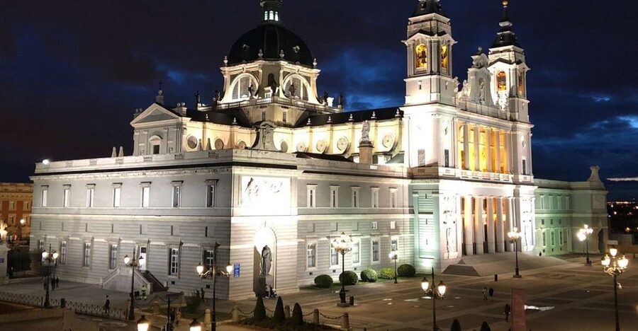 Madrid: Enchanted Evening Walking Tour in Spanish - From Plaza de Oriente to Almudena Cathedral: photos plus first clues