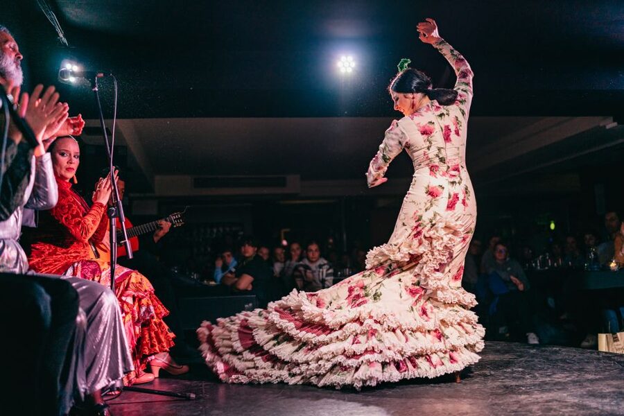 Madrid: Flamenco Show at Tablao Las Carboneras - Entering Tablao Las Carboneras, a Basement Room Made for Watching