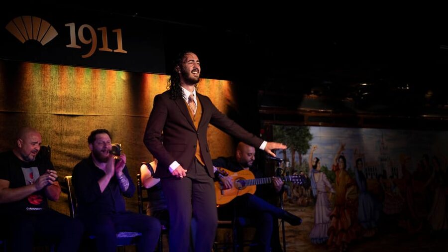 Madrid: Flamenco Show&Drink at Tablao 1911 (World's Oldest) - The Welcome Drink: Small Detail, Real Impact