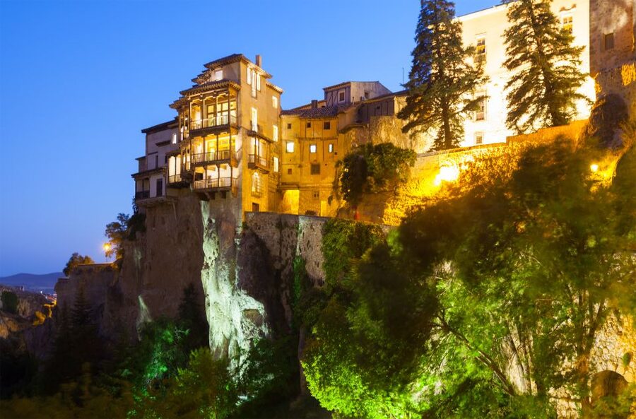 Madrid:Full Day Trip to Cuenca, Cathedral and Hanging Houses - First walk in Cuenca: Barrio del Castillo viewpoints and the medieval layout