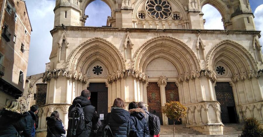 Madrid:Full Day Trip to Cuenca, Cathedral and Hanging Houses - Hanging Houses: the Casas Colgadas experience, plus abstract art