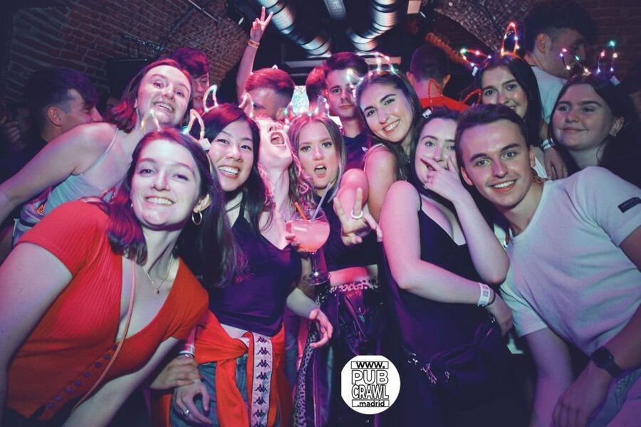 Madrid: Guided Pub Crawl Madrid Experience and Club Entry - How This 5-Hour Pub Crawl Works, From Meeting Point to Final Club