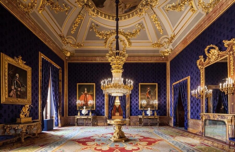 Madrid: Guided Tour of the Royal Palace with Fast Access - Meeting at Álvaro de Bazan, then walking toward the palace