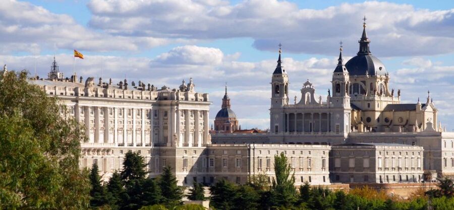 Madrid: Guided Visit to the Royal Palace - Queen and king’s private rooms, plus the great banqueting hall