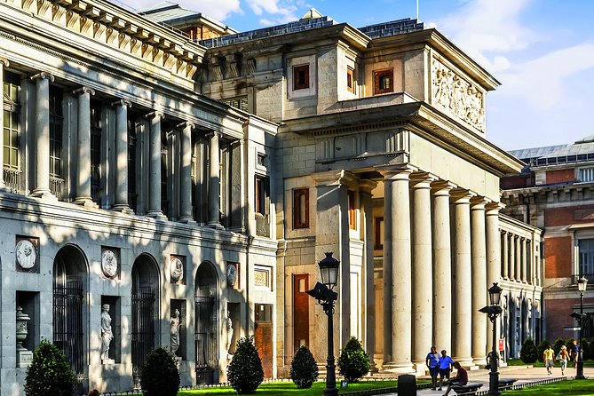 Madrid Highlights with Prado Museum Admission Ticket - Morning Madrid by coach: from Moorish quarters to Bourbon kings