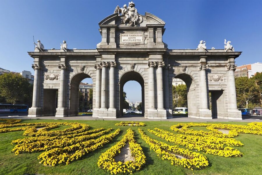 Madrid: Iconic Retiro Park Segway Tour - Estanque Lago and Monumento Alfonso XII, stately views without the long hike
