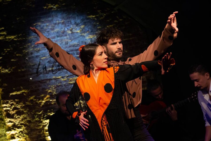 Madrid: La Cueva de Lola Flamenco Show Tickets with Drink - Inside the cave: how the 1-hour flamenco set feels