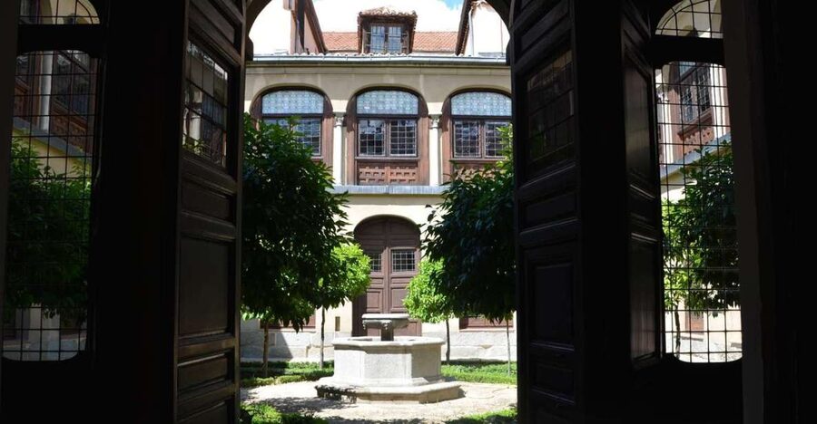 Madrid: Monastery of Descalzas Reales Tour with Tickets - Rubens, Luca Giordano, and Crecenzi: what this tour does with big names