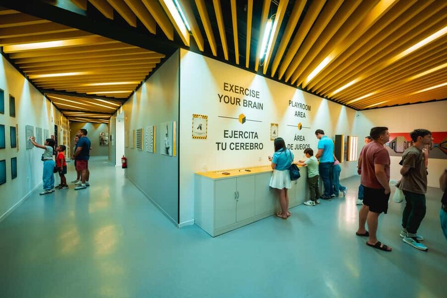 Madrid: Museum of Illusions Ticket - Standout illusion moments: rotating drum and the moving tunnel
