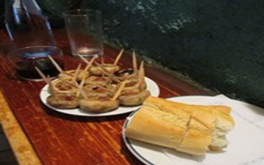 Madrid: Old Madrid Walking Food and Wine Tour - How the tour works: 3 to 4 bars, 1 drink each, plus dessert