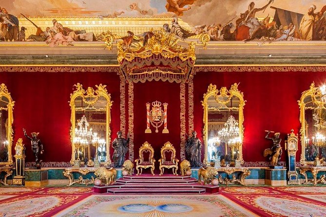 Madrid Old Town & Royal Palace Walking Tour Skip the Line Ticket - Calle de Codo, the Torre de los Lujanes, and Madrid’s layered streets