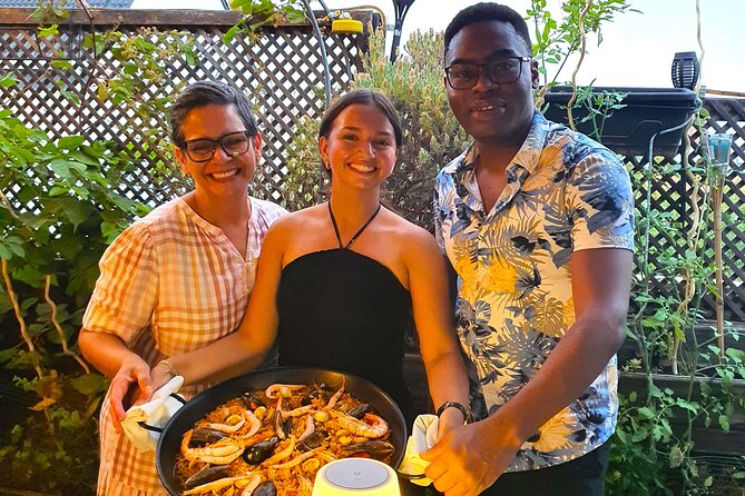 Madrid: Paella & Sangria Classes- Seafood, Chicken & Vegan option - Lunch in an air-conditioned dining room, plus extra tastings