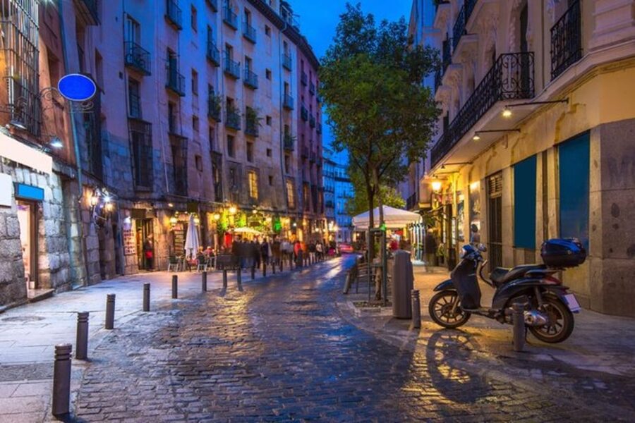 Madrid: Panoramic Open-Top Bus Day or Night Tour with Guide - Why Madrid looks better from an open-top bus at night