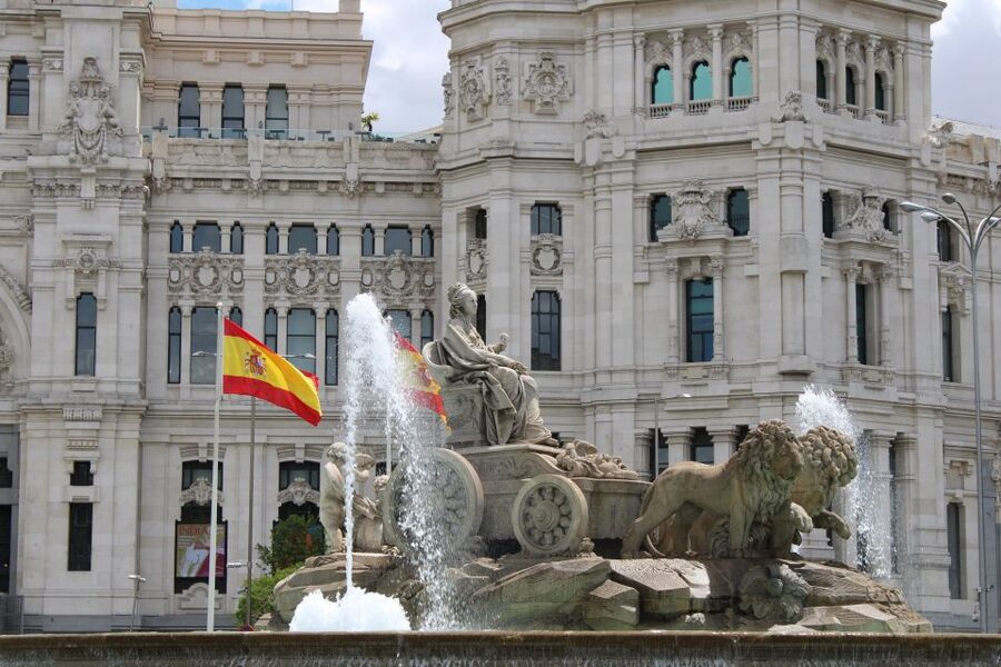 Madrid: Panoramic Open-Top Bus Day or Night Tour with Guide - The Royal Palace, illuminated monuments, and what you get in real life