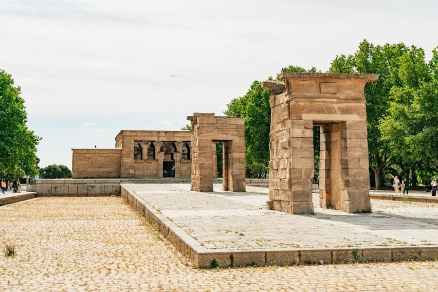 Madrid: Panoramic Route City Tour - Add-On Upgrade: 2-Hour Historic Walking Tour and a La Quimera Drink