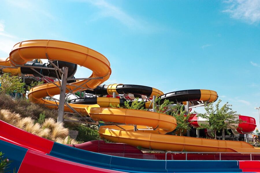 Madrid: Parque Warner Beach Entry Ticket - Midday reset: sun time, rest areas, and the 40,000 m² layout