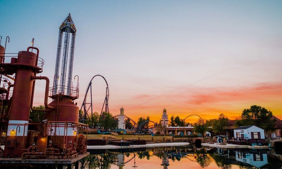Madrid: Parque Warner Ticket and Roundtrip Transportation - Don’t miss the Crazy Police Academy show