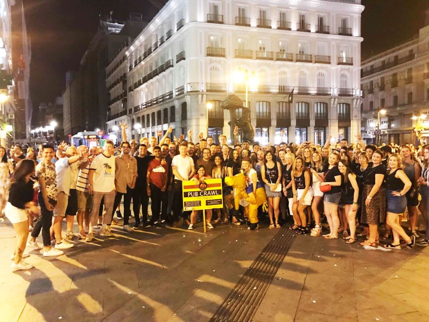 Madrid: Pub Crawl Madrid Running since 2005 Bar Exploration - The free welcome shots and drink discounts: value you can feel