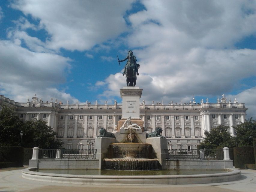 Madrid: Royal Palace and Almudena Cathedral Small-Group Tour - Starting at Ópera, you get oriented fast