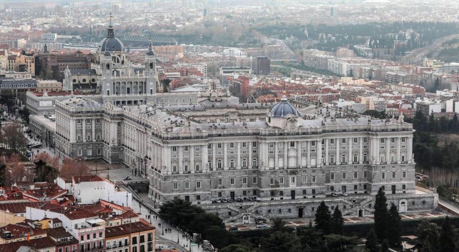 Madrid: Royal Palace Entry Ticket and Small Group Tour - What Kind of Guide You’ll Want, and What to Watch For