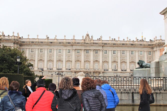 Madrid: Royal Palace Expert Guided Tour with Optional Tapas - Sabatini Garden Breaks Up the Visit With Views and Photo Time