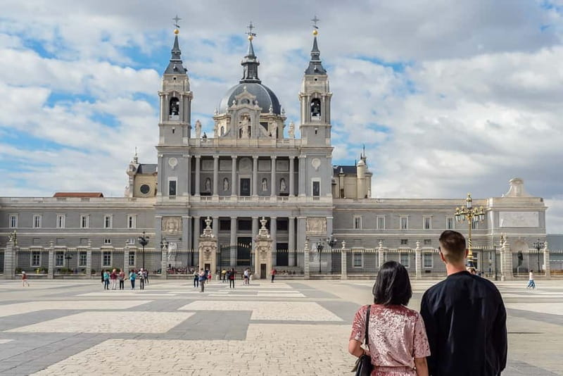 Madrid: Royal Palace Expert Guided Tour with Skip-the-Line - Throne Room to Banquet Hall: Seeing Power the Way the Rooms Were Built