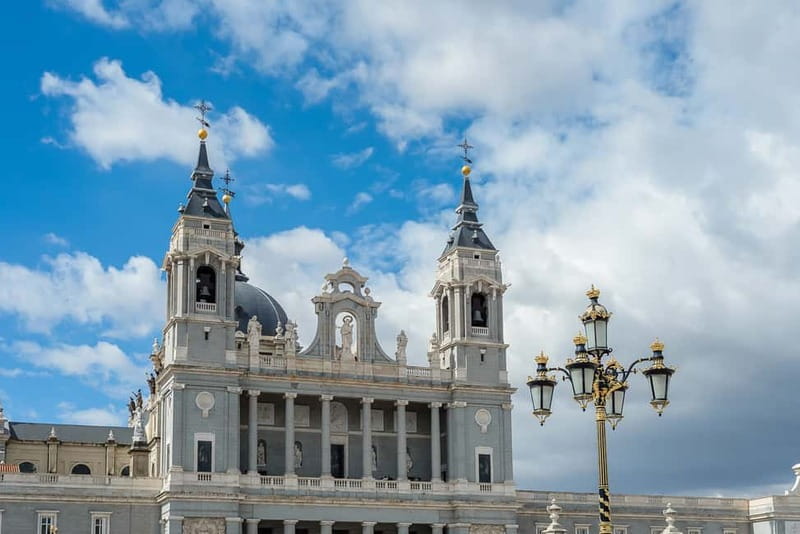 Madrid: Royal Palace Expert Guided Tour with Skip-the-Line - Private Apartments and Palace Details You Might Miss on Your Own