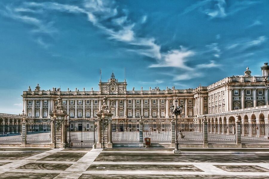 Madrid: Royal Palace Guided Tour with Entry Ticket - Charles III’s Private Rooms, Gasparini’s Chinoiserie, and the Dressing Room Pause