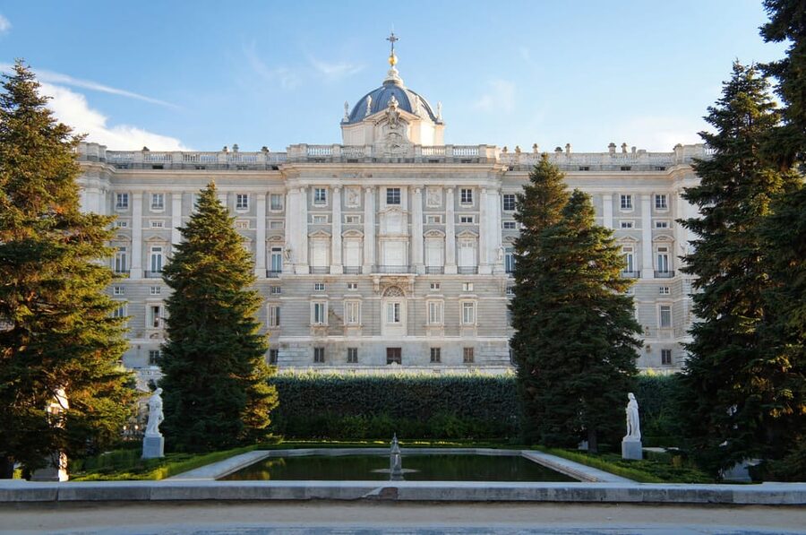 Madrid: Royal Palace Guided Tour with Skip-the-Line Entry - Private royal rooms, plus the palace collection that steals the show