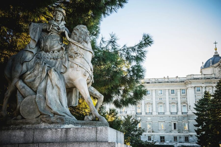 Madrid: Royal Palace Guided Tour with Skip-the-Line Entry - Photo rules and other practical expectations to keep in mind