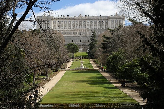 Madrid: Royal Palace Guided Tour with Skip the Line Ticket - Why This 2-Hour Royal Palace Tour Fits Madrid So Well