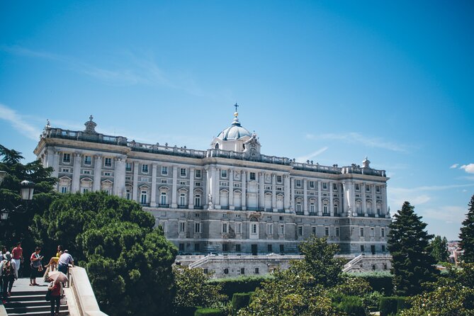 Madrid: Royal Palace Guided Tour with Skip the Line Ticket - Walking Through a Huge Palace Without Getting Lost