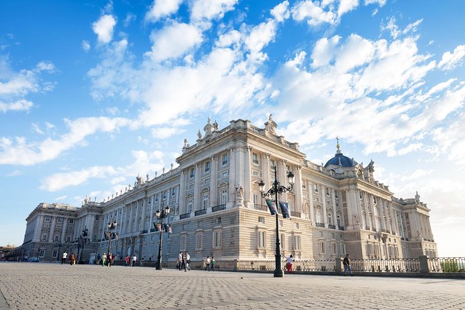 Madrid Royal Palace Professional Guided Tour with Skip the Line - How the tour route compares to wandering on your own