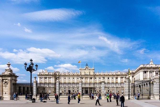 Madrid Royal Palace Professional Guided Tour with Skip the Line - What to do after the tour: smart add-ons nearby