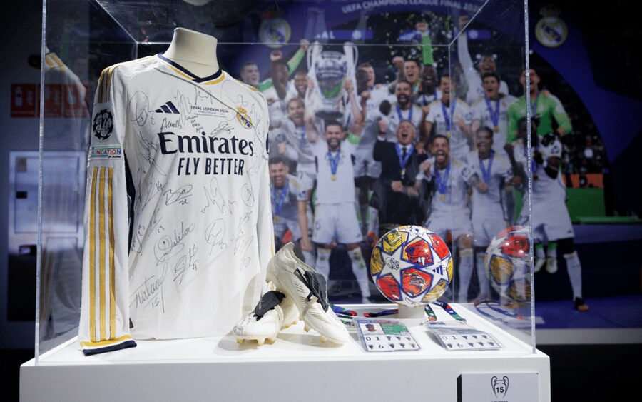 Madrid: Santiago Bernabéu and Real Madrid Guided tour - Third Amphitheater Pitch Views and the European Cup Photo