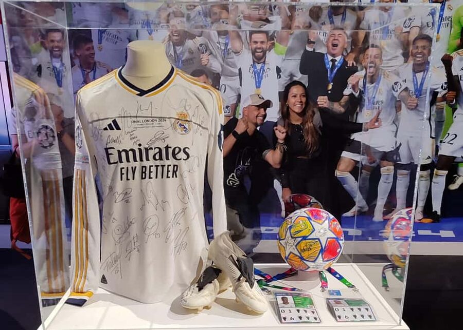 Madrid: Santiago Bernabéu Stadium Guided Tour - Where you meet for the Bernabéu tour (and how to spot your guide fast)