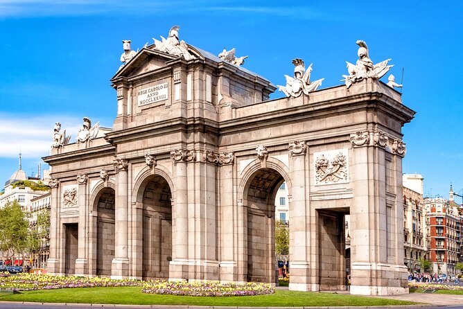 Madrid Scavenger Hunt and Sights Self-Guided Tour - Palacio de Cibeles: your first stop, and your first momentum