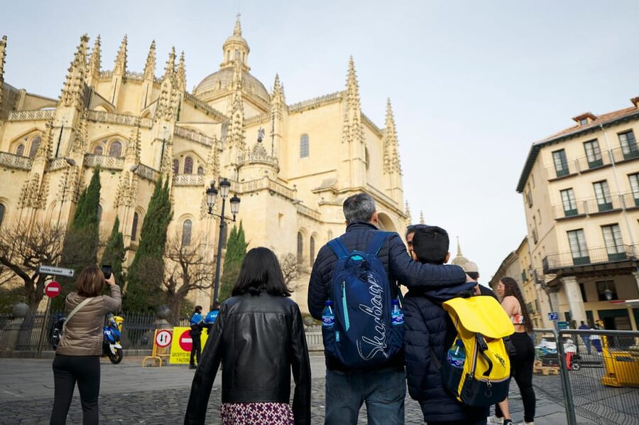 Madrid: Segovia and Toledo Tour, Alcazar, and Cathedral - Tips for a Smoother Day in Winter, Rain, or Crowds